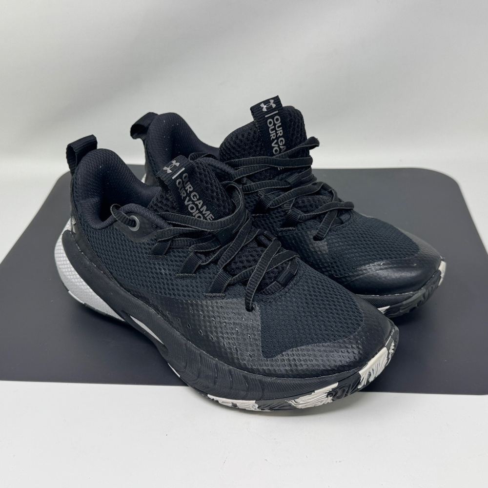 Under Armour UA HOVR Ascent 3025680-001 Black White Basketball Shoes women’s